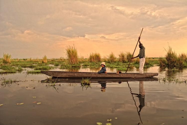Safari en mokoro au Botswana dans le delta de l'Okavango