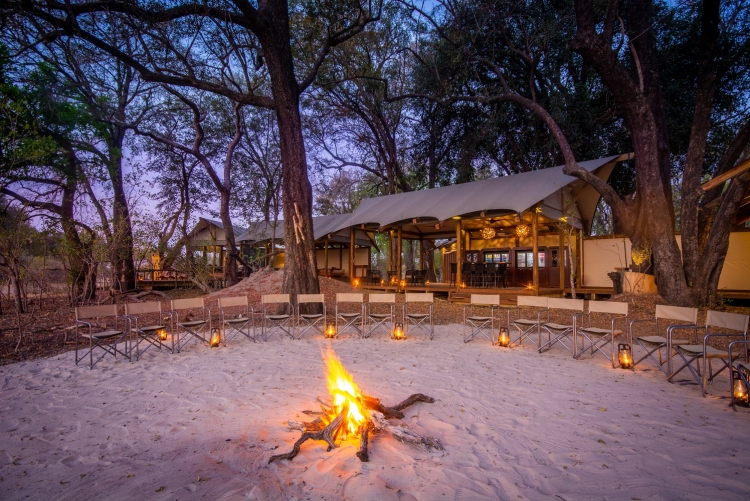 Safari en camps de luxe au Botswana soirée aux chandelles